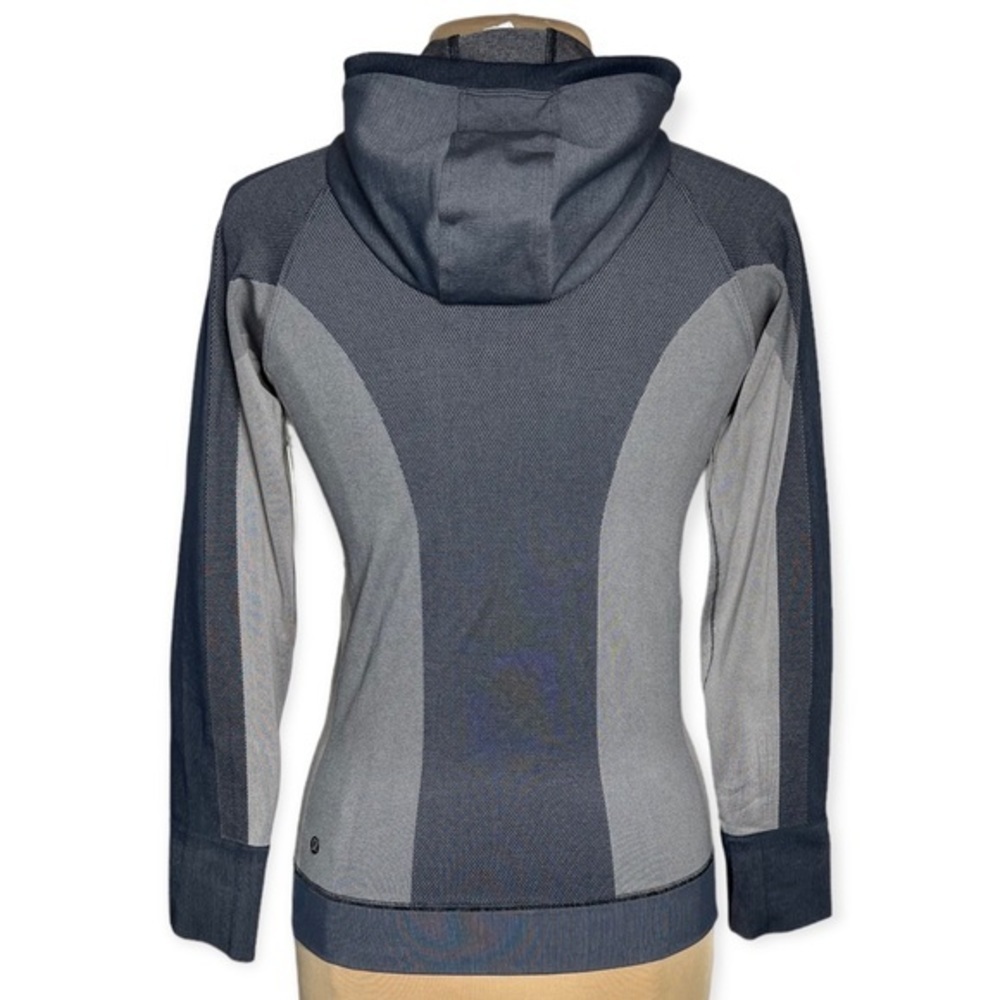 Lululemon Ebb to Train Jacket *Abstract
Black / Dark Chrome
New with Tags - Picture 7 of 17